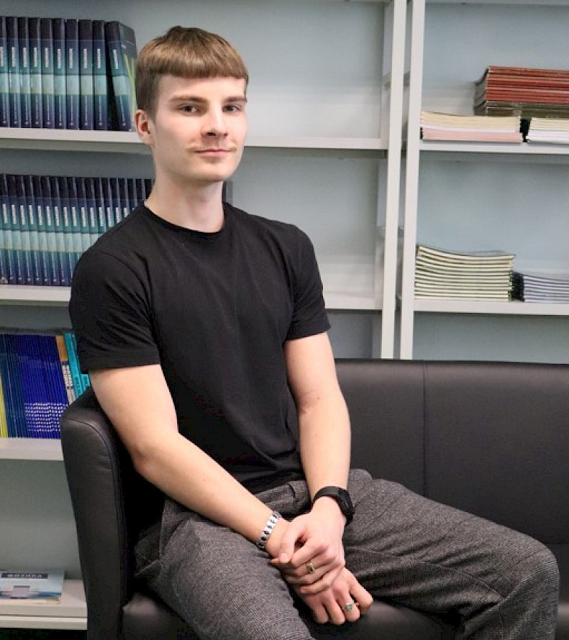 My name is Karl-Richard Ojala, I study at Kohtla-Järve Adult High School. Here, we have teachers who know how to adapt their approach to the different needs of students, teaching situations and unpredictable changes. I like it here because it is possible to study while working. The teachers here are helpful and cooperative.